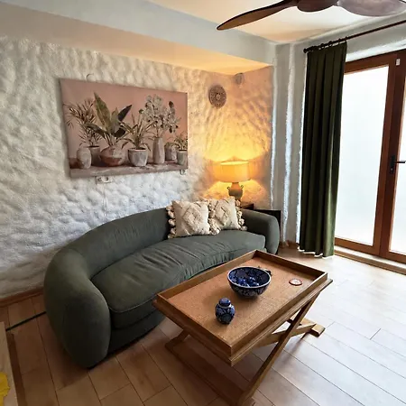 Lime Hotel *
