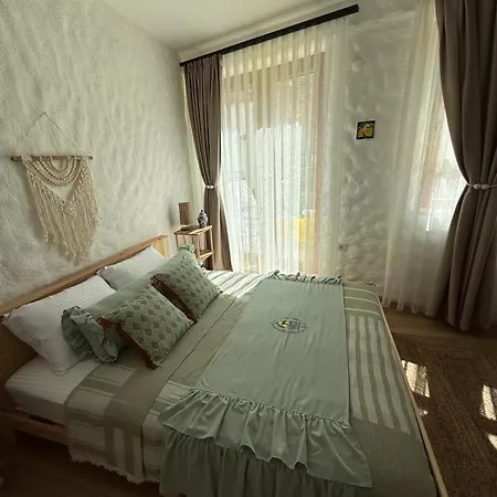 Lime Hotel *