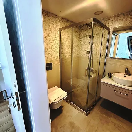 Lime Hotel *