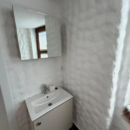 Lime Hotel *