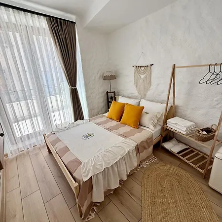 Lime Hotel *